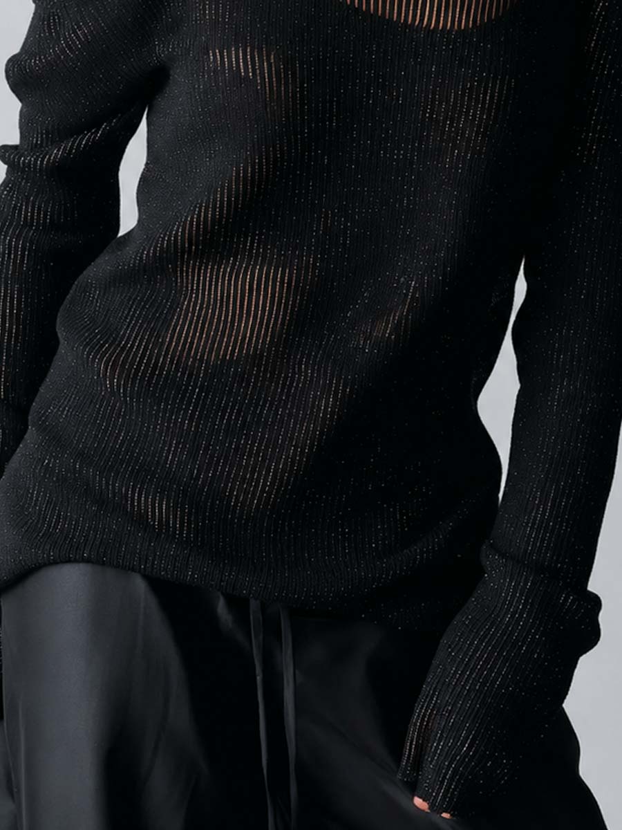 Blusa Negra de Punto Transparente con Brillo y Hombros Descubiertos Asimétricos